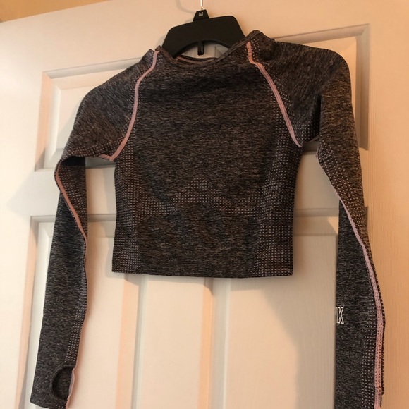 Cropped workout top - Picture 1 of 3